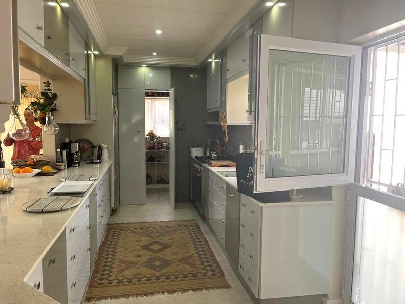4 Bedroom Property for Sale in Hartenbos Central Western Cape